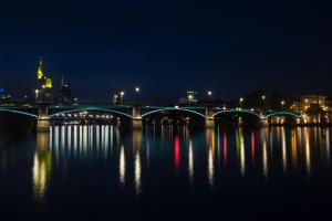 309_Brücke-erstrahlt-bunt