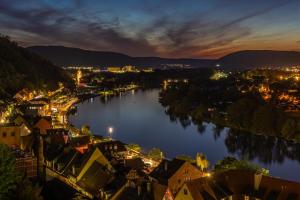 12 236_naechtliches-Mainufer