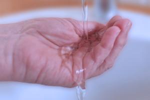 Platz-33.-Theo-Brossler_Eine-Hand-voll-Wasser