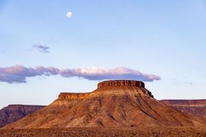 Platz 06: Rosemarie Baumann - Erde und Mond